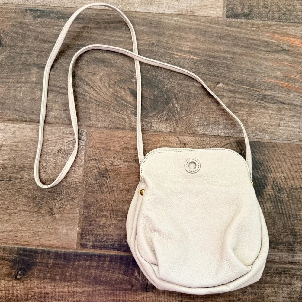 Hobo Women's Cream Pebbled Leather Magnetic Close Minimalist Crossbody Bag,Small